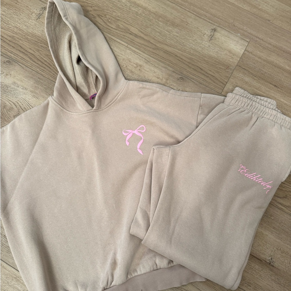 Edikted Ribbon Beige Hoodie and Sweatpants Set